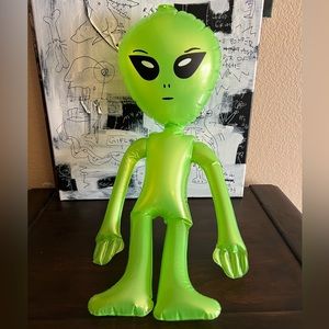 Inflatable alien